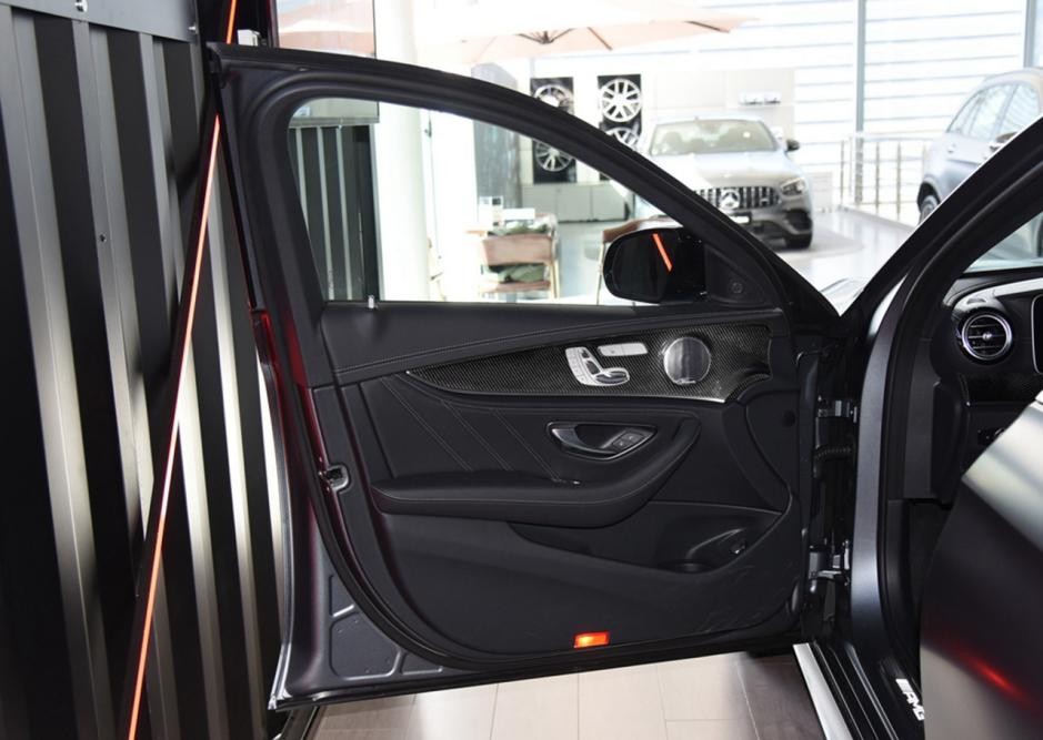 奔驰amge63s钢炮10万,amge63s尾部