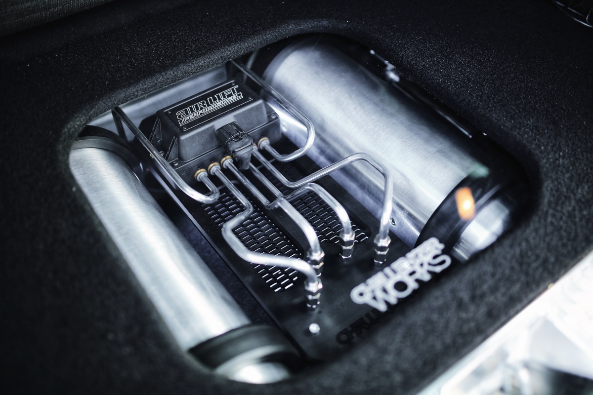 新款奔驰c200改装最帅效果,小县城越野改装店