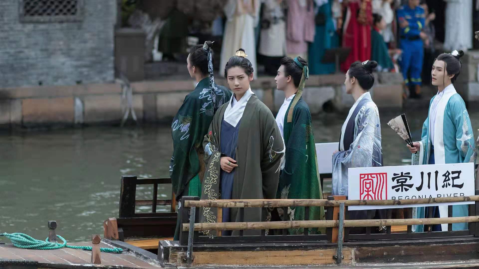 “十里一笑，钱包垮掉”，汉服中的“抢钱四巨头”，你最喜欢谁？