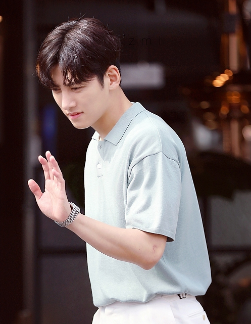 池昌旭时装周,池昌旭黑夹克