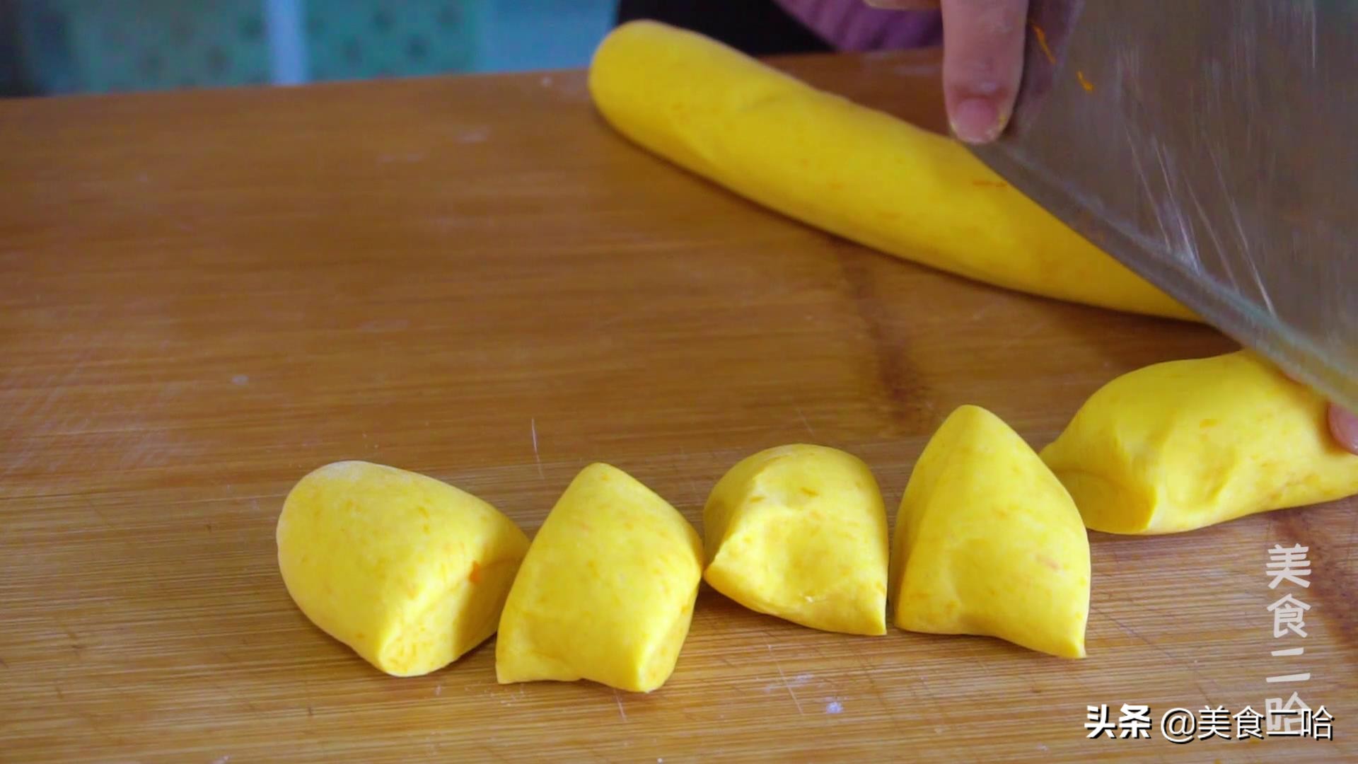 过年财神送来金元宝,过年送金元宝