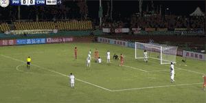 武磊单刀助国足胜新加坡,武磊国足失误