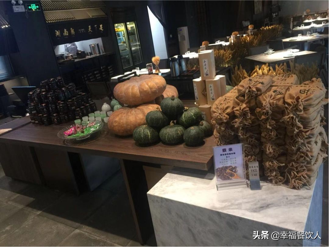 大众点评品类榜首！这家“土到极致”的湘菜馆是如何做到的？