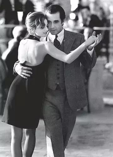 鼻子鼻音很重通气但是闻不到味道,鼻子闻不到味道是嗅觉神经问题