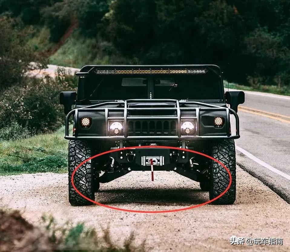 在街头遇到一辆悍马H1，打开引擎盖后却发现大有不同