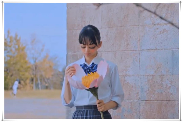 现实中出现二次元大眼会怎样？看到这对情侣，我全明白了