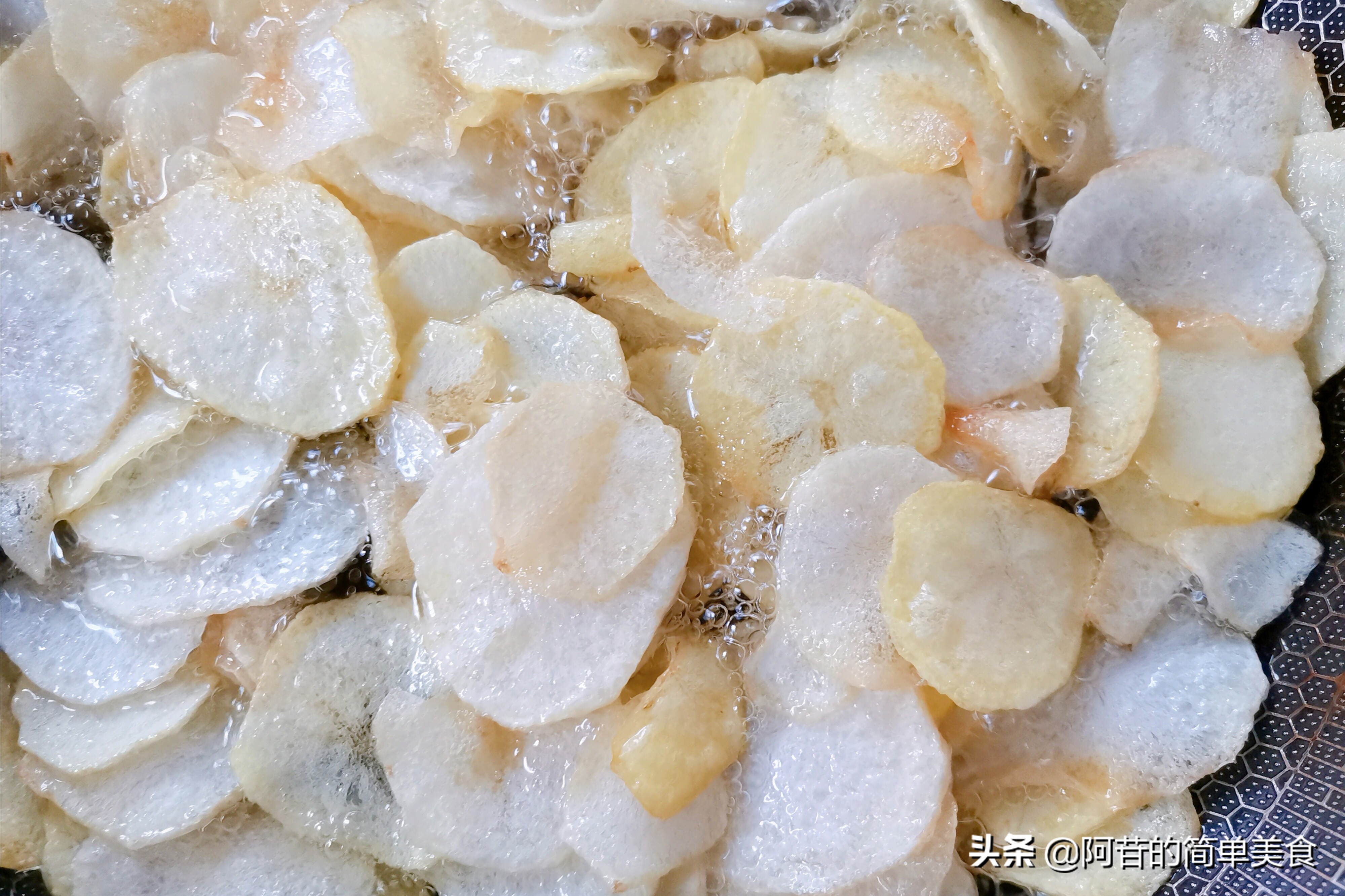 怎样做炸薯片又干又脆,自制又好吃又香的炸薯片