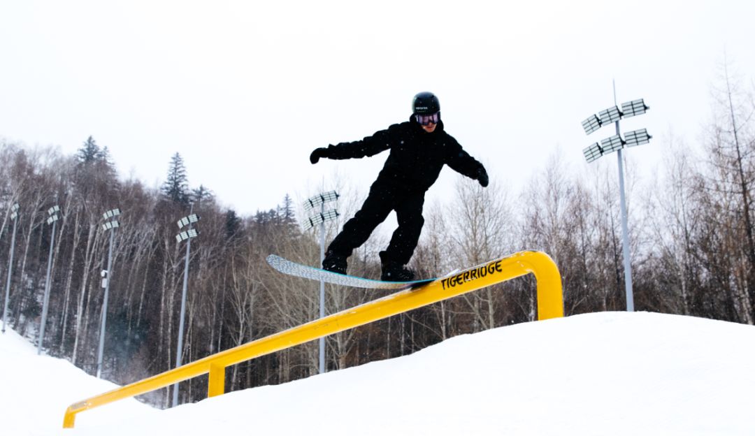 单板滑雪训练营,单板滑雪冬令营入门
