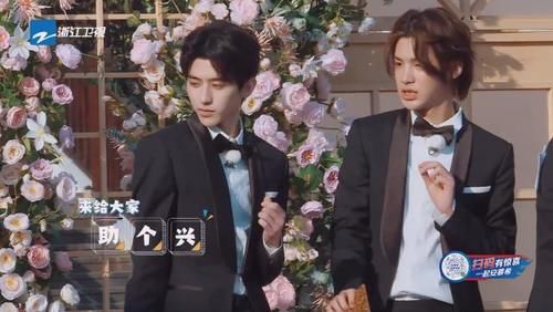 蔡徐坤黄明昊跑男互动,黄明昊蔡徐坤跑男私下互动