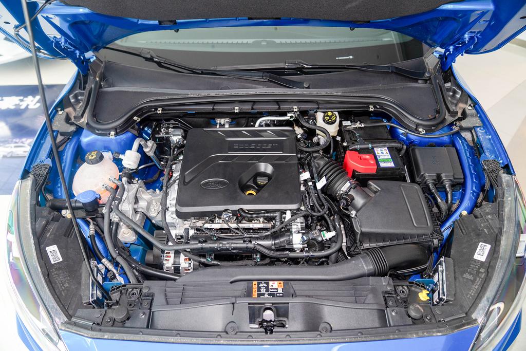 1.5t福克斯发动机是皮带还是链条,体验2021福克斯两厢