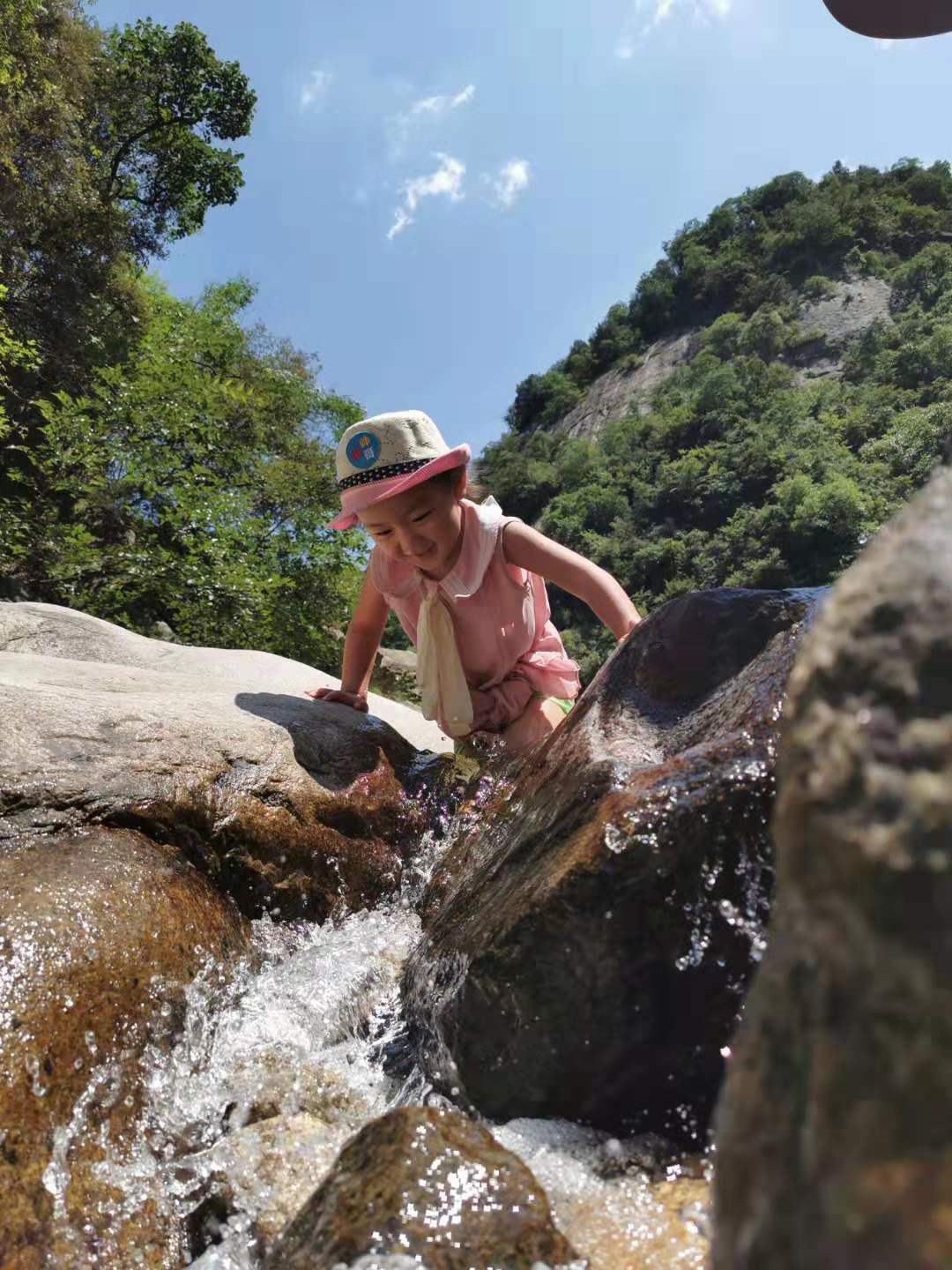 鲁山滚油锅瀑布景点,鲁山滚油锅瀑布路线