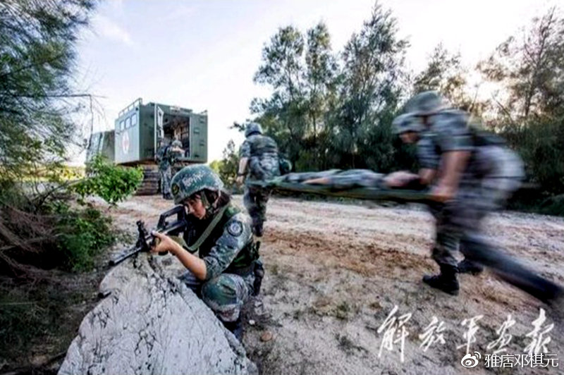 铰接式履带全地形车,中国最新款蟒式履带军用全地形车