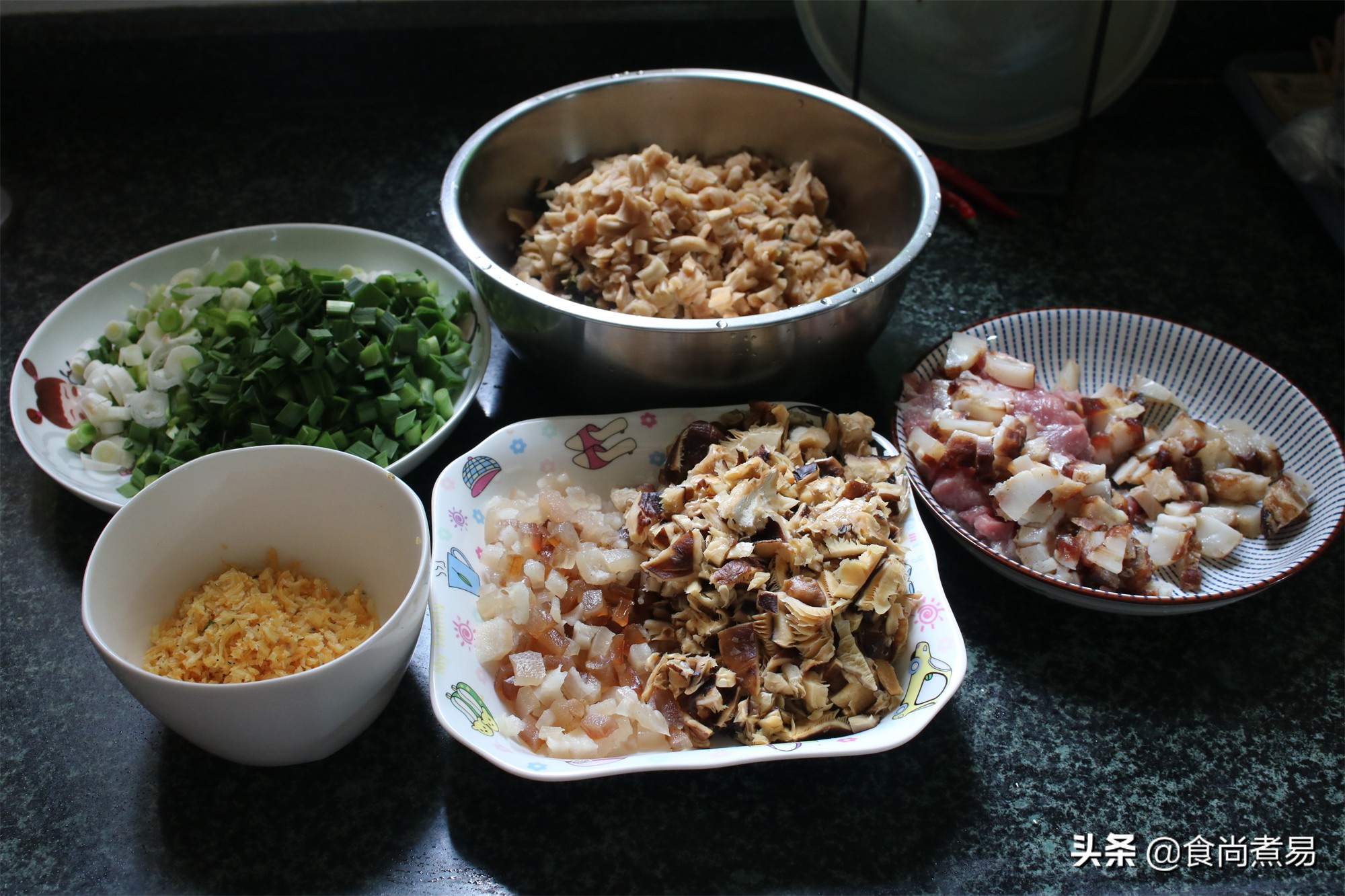 艾粄用开水还是凉水揉面,客家艾粄的传统做法