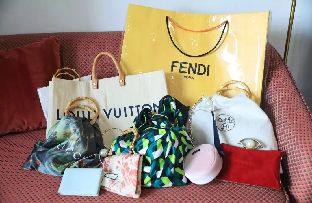 废旧纸袋如何做收纳包包,大牌纸袋斜挎包包改造教程