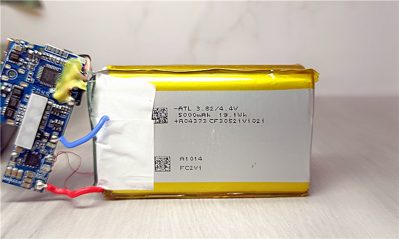 atl电芯手机电池,绿联双向快充移动电源测评