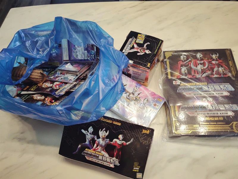 奥特曼卡片是买传奇好还是黑钻好,奥特曼卡片到底该不该给小孩买