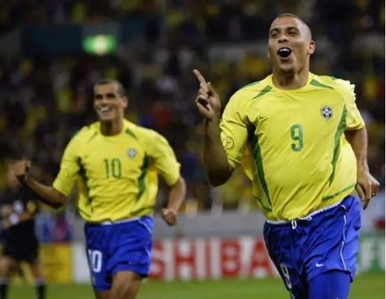 足球公认的三大球王是谁,足球公认4大球王