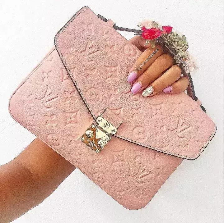 ysl和lv邮差包哪个更好,chanel和ysl包哪个好