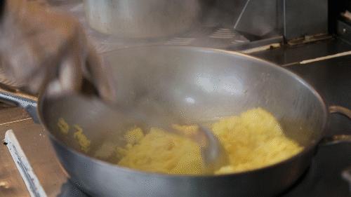 疫情期间火车上提供饭菜吗,疫情期间在火车买东西吃