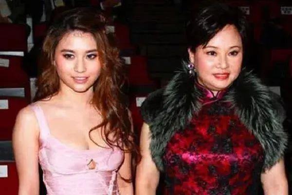 赌王蓝琼缨利智,蓝琼缨当年如何处置利智