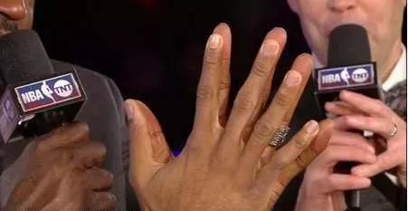 顶级球星投篮是哪根手指拨球,顶级球员握杆