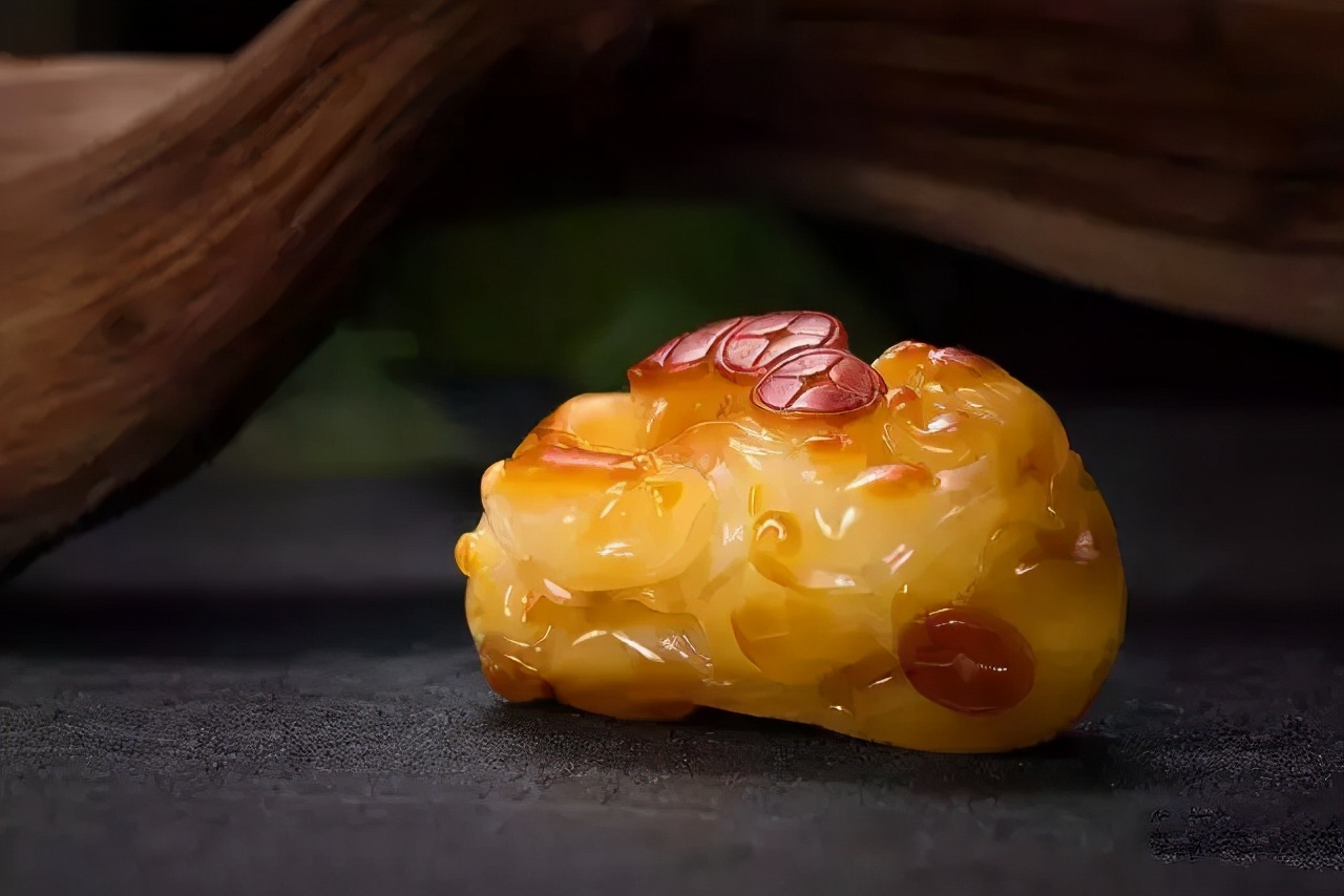 刚买回来的蜜蜡有裂痕有没有事,蜜蜡为什么没有碰就裂开了