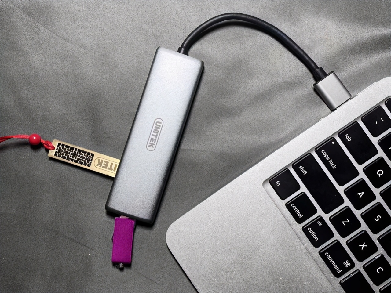 u盘对比移动硬盘哪种更好,移动硬盘和u盘如何选择官方