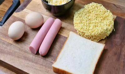 裹上面包糠隔壁小孩都馋哭了,不用面包糠不用鸡蛋炸牛奶