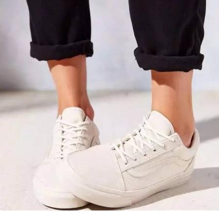 洗鞋子神器去污洗白家用推荐,布艺鞋子清洗剂强力去污