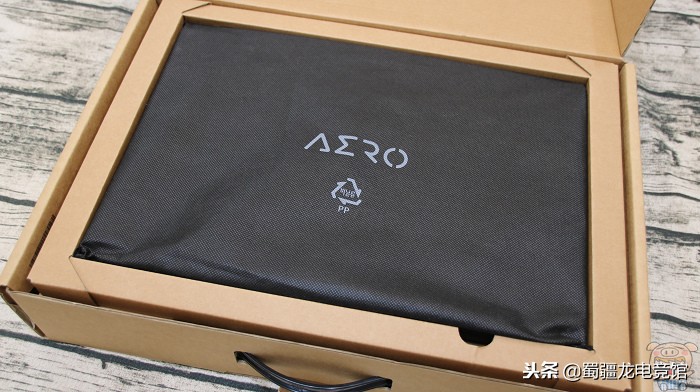 技嘉aero15xv8详细评测,技嘉游戏本aorus15x