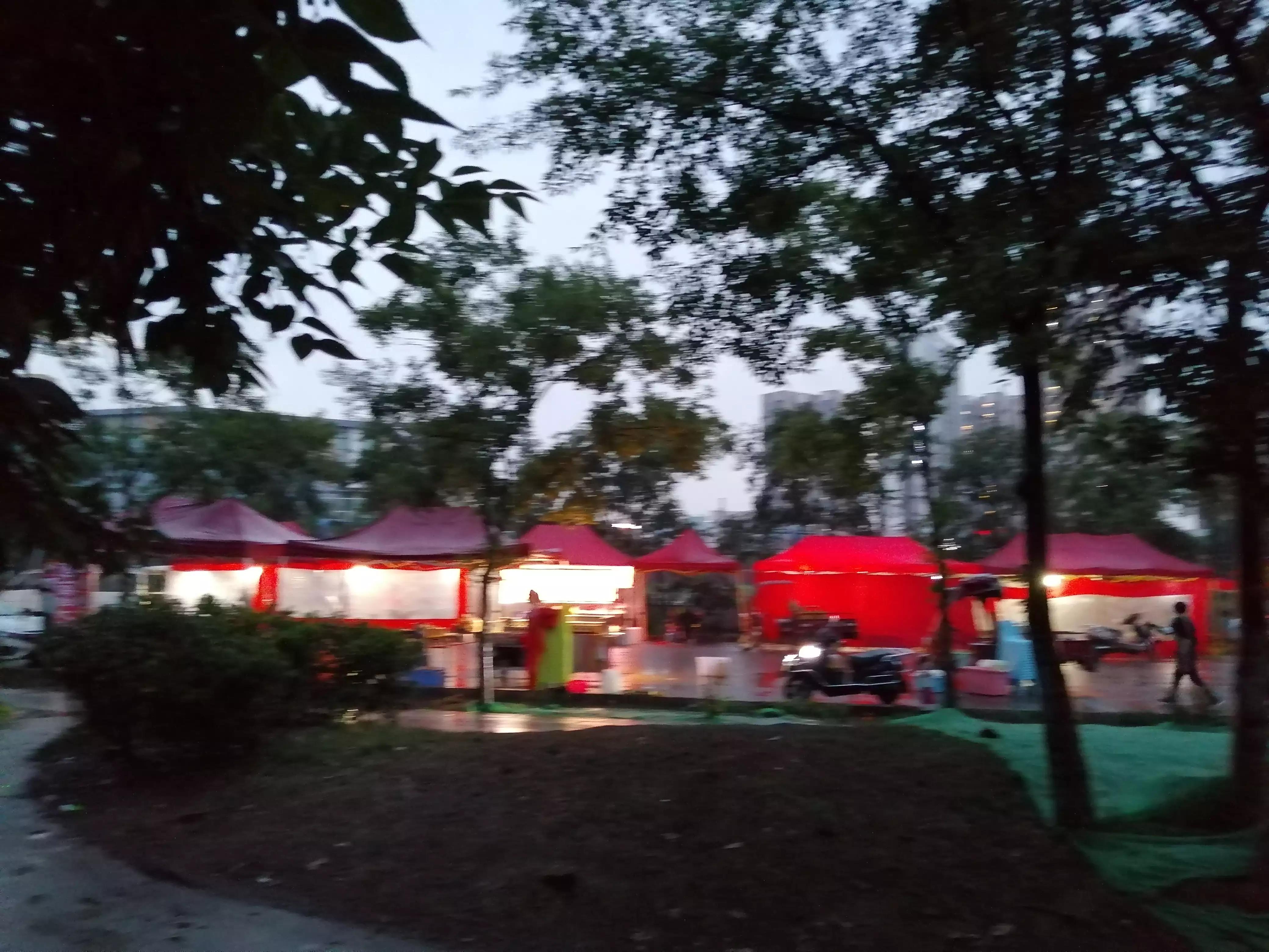 经济萧条之下，为什么烧烤经济反而越来越旺？