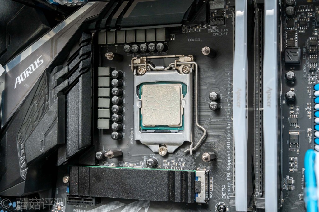 最好的240水冷评测,240分体水冷和240一体水冷对比