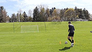 足球临门一脚训练,足球训练中怎么提高头球防守