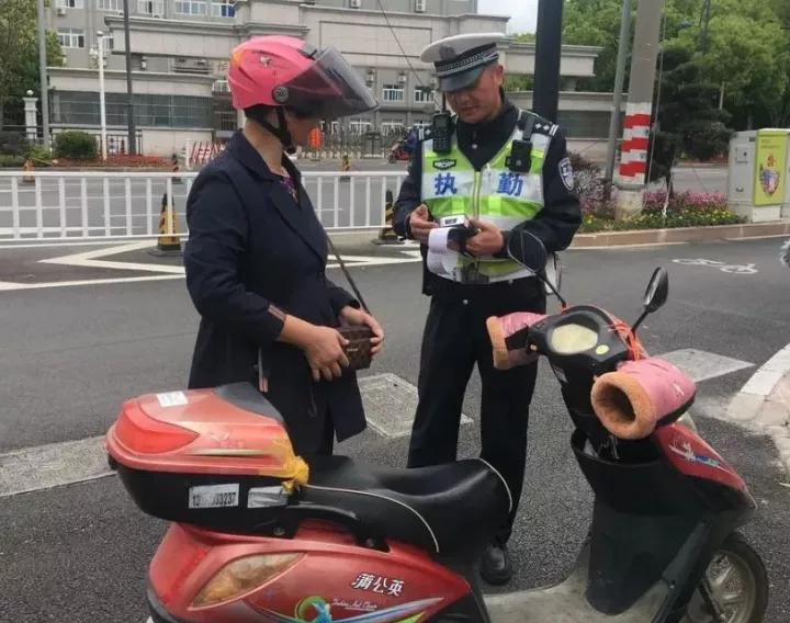 520缁欏コ鏈嬪弸涔板皬鐧介瀷,520閫佺粰濂虫湅鍙嬬殑鐞冮瀷