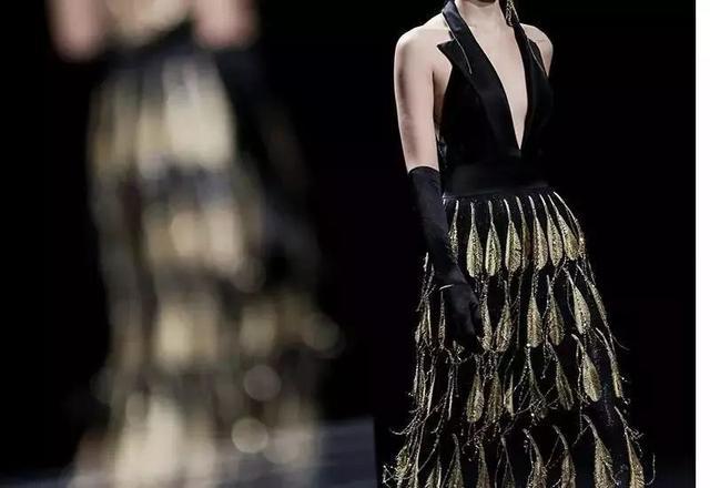 ep雅莹走秀2019,ep雅莹黑裙子