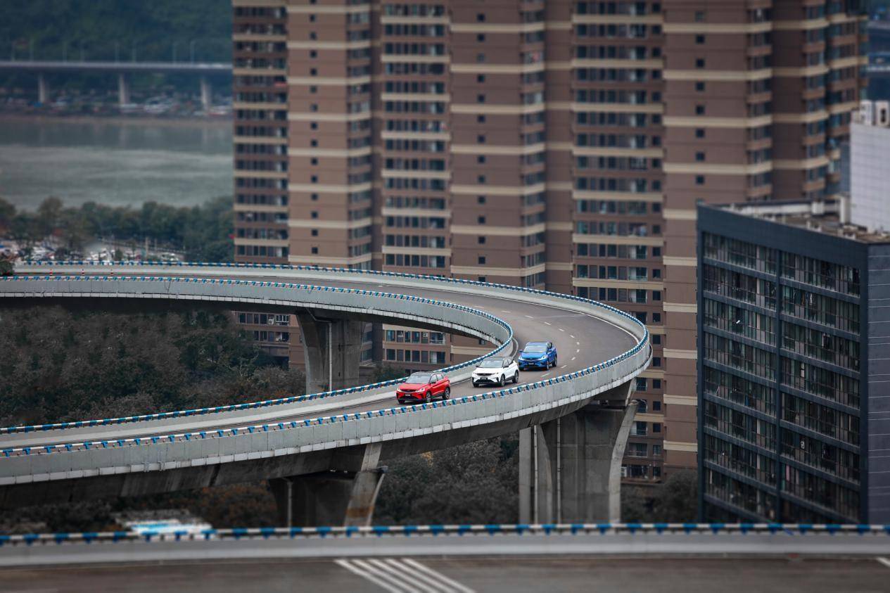 本田缤越和xrv哪个好,吉利缤越铂金版钢炮级suv什么意思