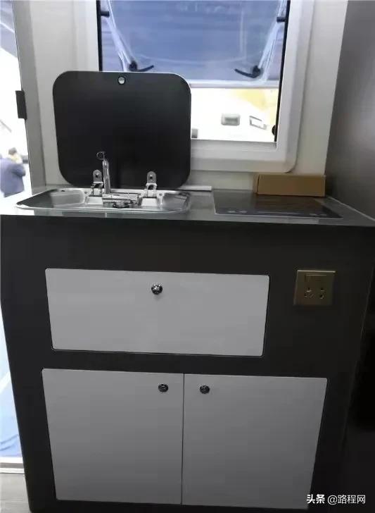 华居江铃轻卡房车,江铃700匹轻卡房车