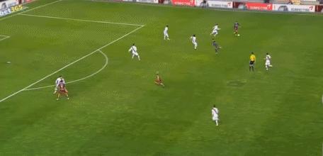 梅西过人把人晃倒,梅西过人0.5秒深度解析