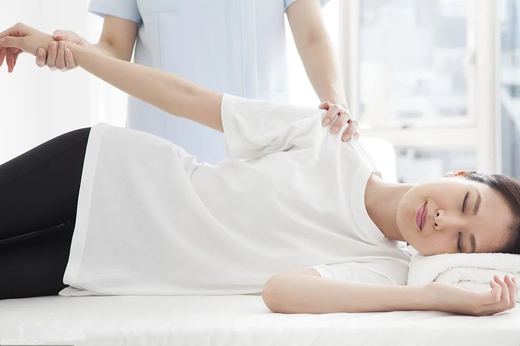 用什么拍打方法治老年斑,老年人拍打肘部效果