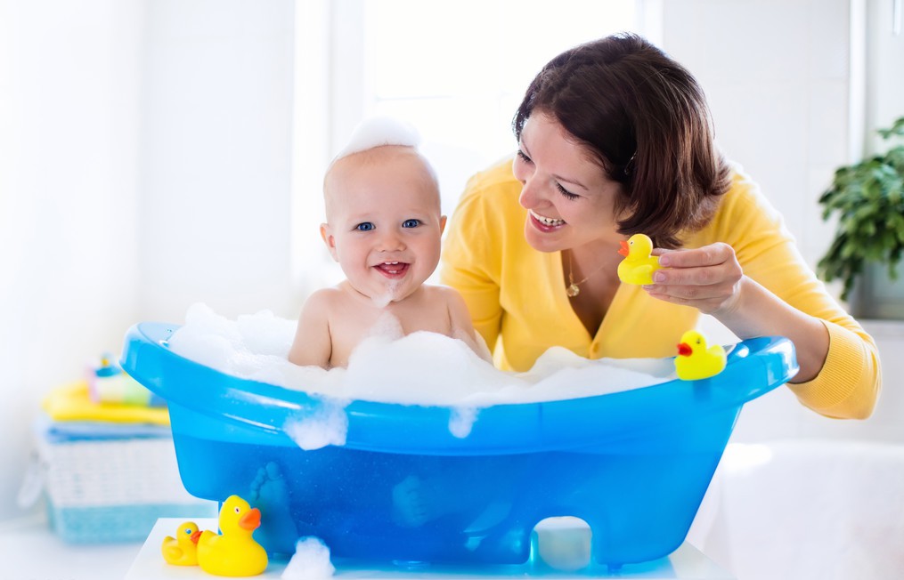 夏天到了，孩子却不爱洗澡？3招，教会家长养出爱干净的宝宝