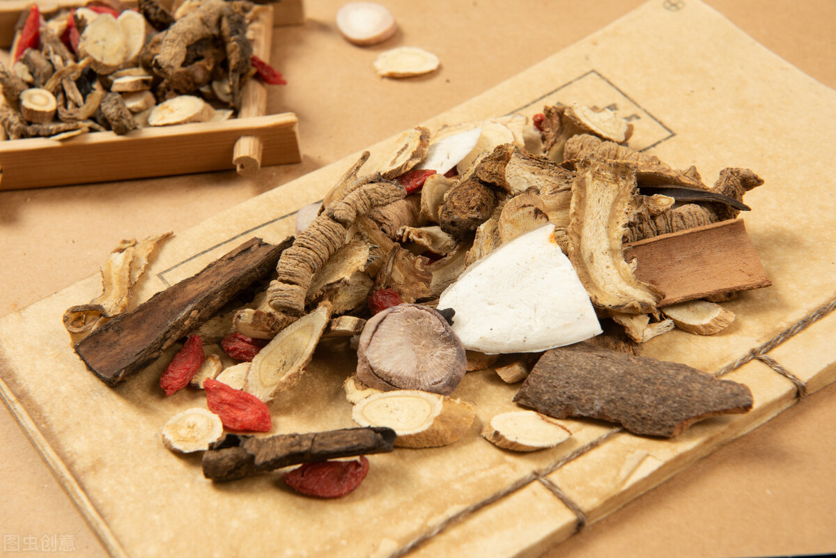 睾丸潮湿出汗多中医,出汗多睾丸潮湿