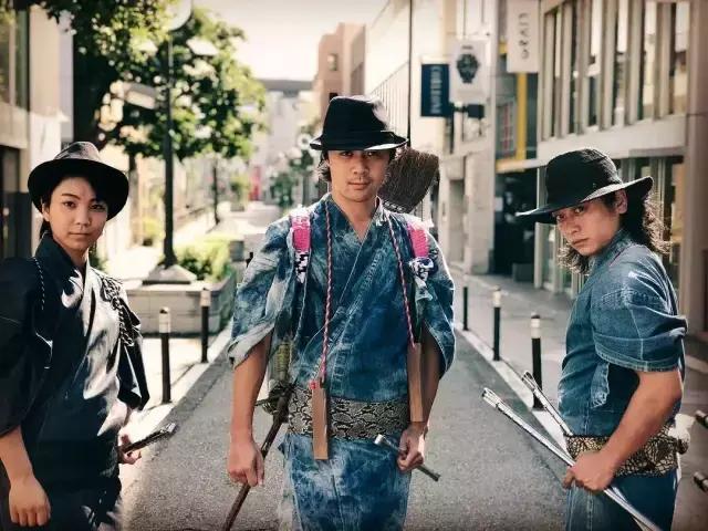 日本街头捡垃圾,日本人街头捡垃圾