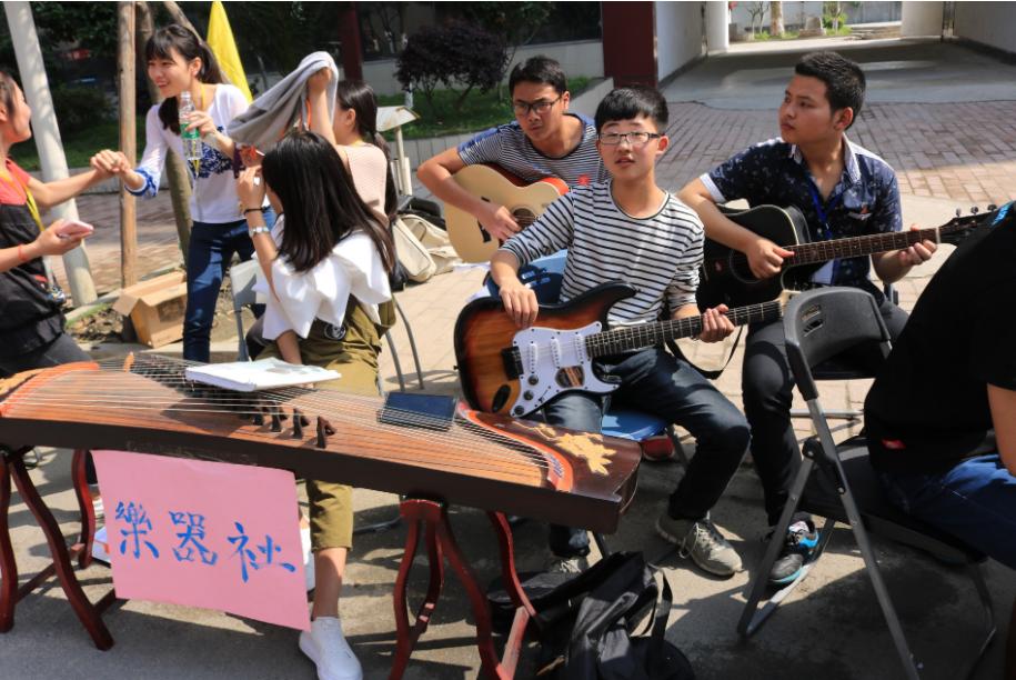 大一新生选社团要慎重，这4个社团“很烧钱”，家里没矿请绕行