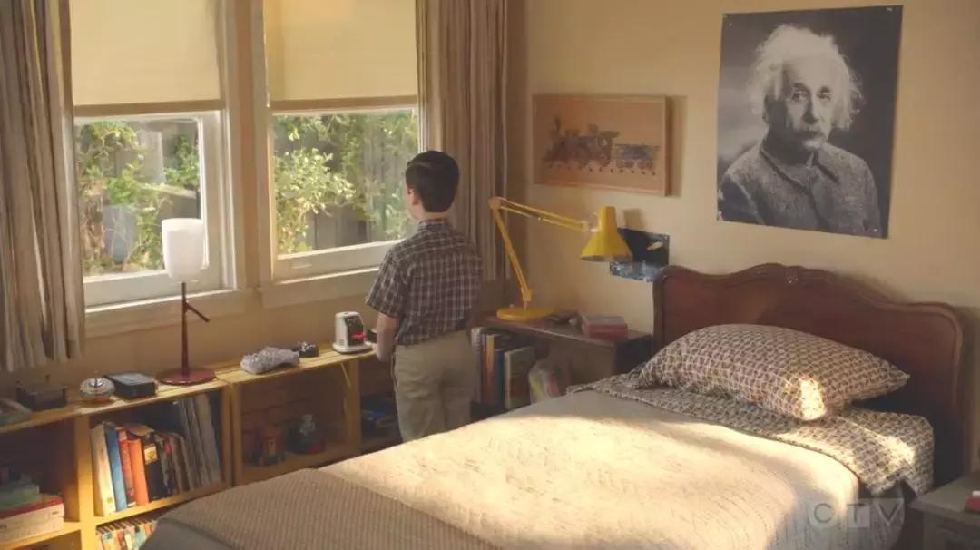 客厅里挂结婚照好不好,结婚照挂在客厅的沙发上面好吗