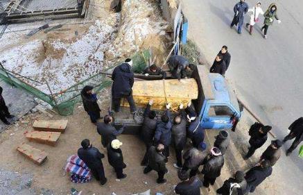 穷人搬家富人迁坟不穷不富,穷搬家富挪坟有什么说法