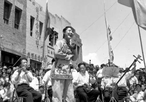 唱《我的祖国》郭兰英:1婚成弃妇,2婚成寡妇,90岁的她现如何?