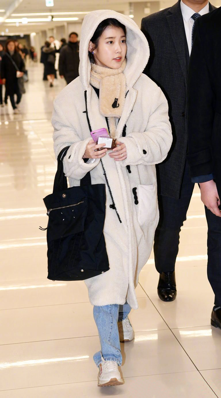 金泰妍冬季穿黑色大衣搭配图片,金泰妍冬季穿什么大衣