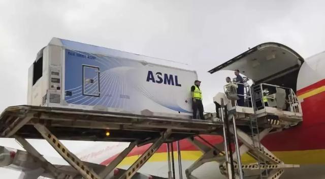 为什么说光刻机是最顶尖的科技,啥是顶级光刻机