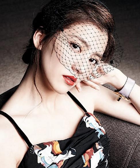 林峰前任吴千语收千万豪宅，收入不高却背爱马仕，满身大牌也翻车