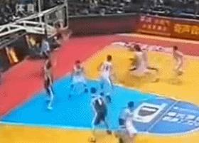 易建联国家队16年,易建联16岁时扣篮